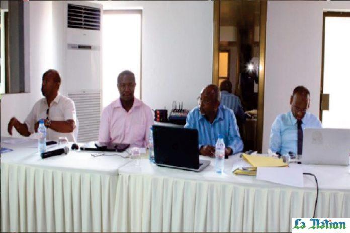 Clôture de la formation DES techniciens EN informatique du ministère de la Communication chargé des Postes et des Télécommunications. Clôture de la formation DES techniciens EN informatique du ministère de la Communication chargé des Postes et des Télécommunications.