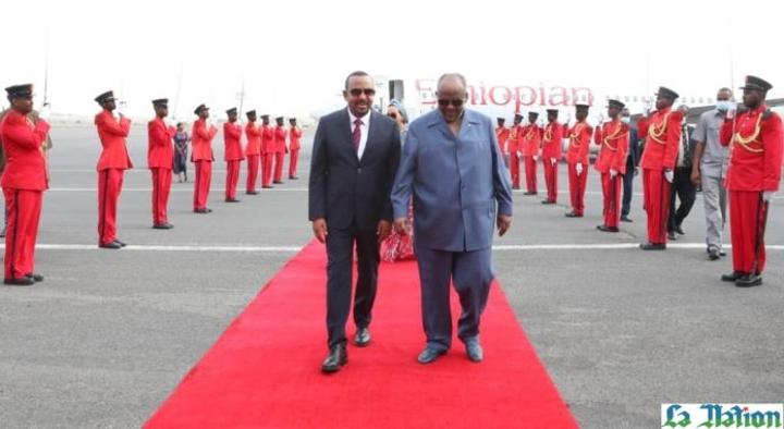 Le Président et Mme Guelleh accueillent le Premier Ministre Abiy Ahmed et son épouse à l’aéroport International d’Ambouli Le Président et Mme Guelleh accueillent le Premier Ministre Abiy Ahmed et son épouse à l’aéroport International d’Ambouli