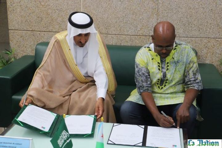 Signature d’un protocole de coopération entre la Fondation Al-malik Abdulaziz pour la recherche et les archives et l’Agence nationale pour la promotion de la culture Signature d’un protocole de coopération entre la Fondation Al-malik Abdulaziz pour la recherche et les archives et l’Agence nationale pour la promotion de la culture