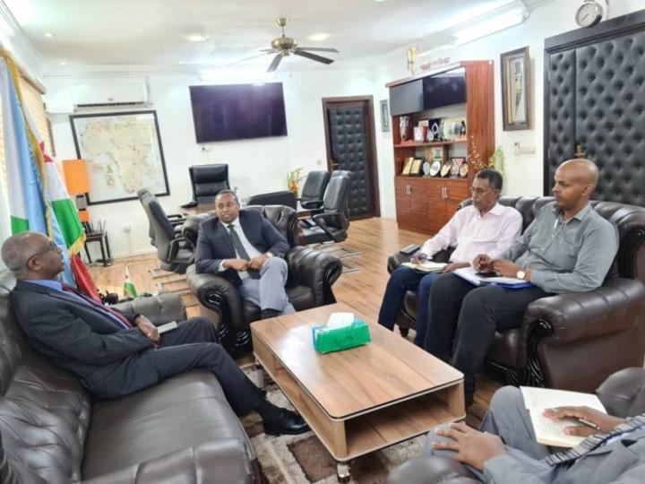Le ministre de l’énergie chargé des ressources naturelles reçoit le nouvel ambassadeur du Kenya à Djibouti Le ministre de l’énergie chargé des ressources naturelles reçoit le nouvel ambassadeur du Kenya à Djibouti