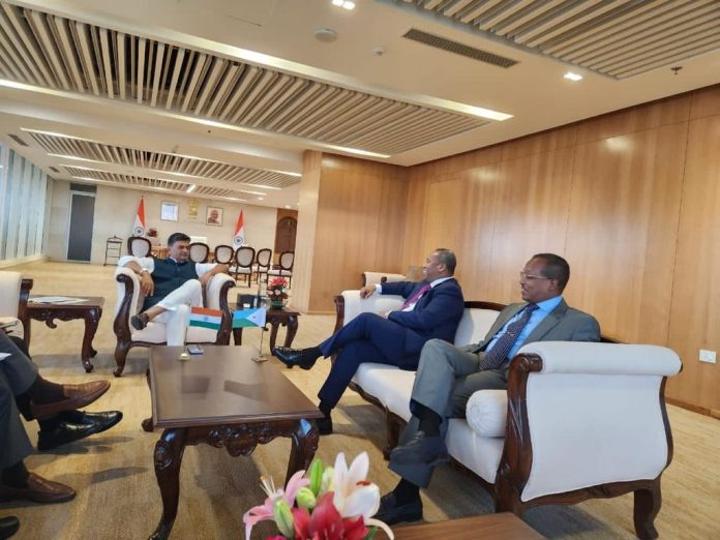 Rencontre bilatérale entre le Ministre de l’Energie, chargé des Ressources Naturelles et son homologue indien : la coopération énergétique au menu des discussions entre les deux parties Rencontre bilatérale entre le Ministre de l’Energie, chargé des Ressources Naturelles et son homologue indien : la coopération énergétique au menu des discussions entre les deux parties