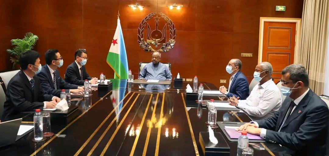 Le chef de l'Etat, Ismail Omar Guelleh, a présidé aujourd'hui une cérémonie de signature d'un accord préalable de partenariat technologique avec la société chinoise Hong Kong Aerospace Technology Group pour la conception Le chef de l'Etat, Ismail Omar Guelleh, a présidé aujourd'hui une cérémonie de signature d'un accord préalable de partenariat technologique avec la société chinoise Hong Kong Aerospace Technology Group pour la conception