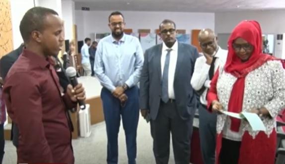 La ministre déléguée chargée de l’Economie numérique et de l’Innovation,s’est rendue ce matin au Centre de Leadership et de l’Entreprenariat(CLE). La ministre déléguée chargée de l’Economie numérique et de l’Innovation,s’est rendue ce matin au Centre de Leadership et de l’Entreprenariat(CLE).