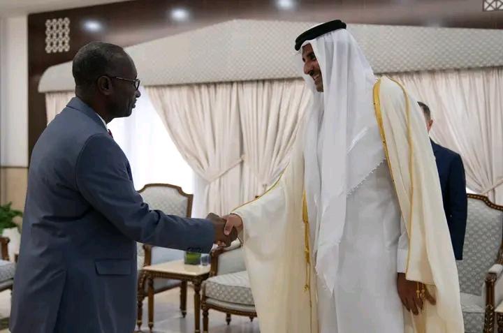 En visite à Doha, le ministre de l'Intérieur a rencontré Cheikh Tamim bin Hamad Al Thani, au siège de l'Académie de police de la région d'Al-Sailiya. En visite à Doha, le ministre de l'Intérieur a rencontré Cheikh Tamim bin Hamad Al Thani, au siège de l'Académie de police de la région d'Al-Sailiya.