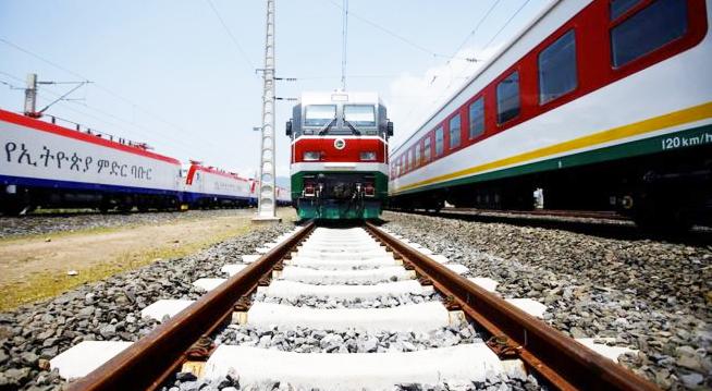 la ligne de chemin de fer entre l'Ethiopie et Djibouti avait renforcé sa contribution au secteur éthiopien de l'import-export. la ligne de chemin de fer entre l'Ethiopie et Djibouti avait renforcé sa contribution au secteur éthiopien de l'import-export.