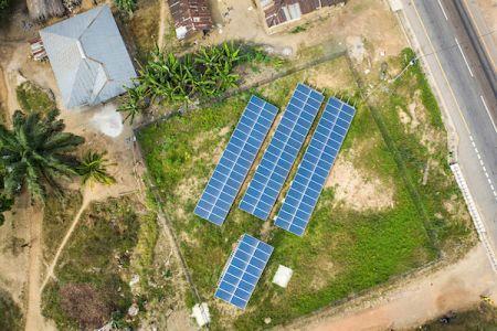En Afrique, le solaire décentralisé offre des opportunités d'investissement de 9,9 milliards $ d'ici 2030 En Afrique, le solaire décentralisé offre des opportunités d'investissement de 9,9 milliards $ d'ici 2030