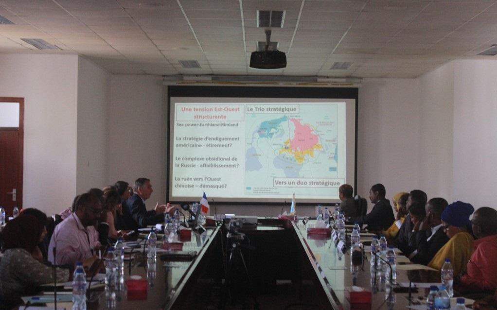 L’IED abrite une conférence sur la nouvelle donne géopolitique internationale suite à la guerre en Ukraine L’IED abrite une conférence sur la nouvelle donne géopolitique internationale suite à la guerre en Ukraine