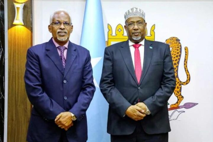 Le nouvel ambassadeur de la République de Djibouti en Somalie reçu par le président du parlement somalien Le nouvel ambassadeur de la République de Djibouti en Somalie reçu par le président du parlement somalien