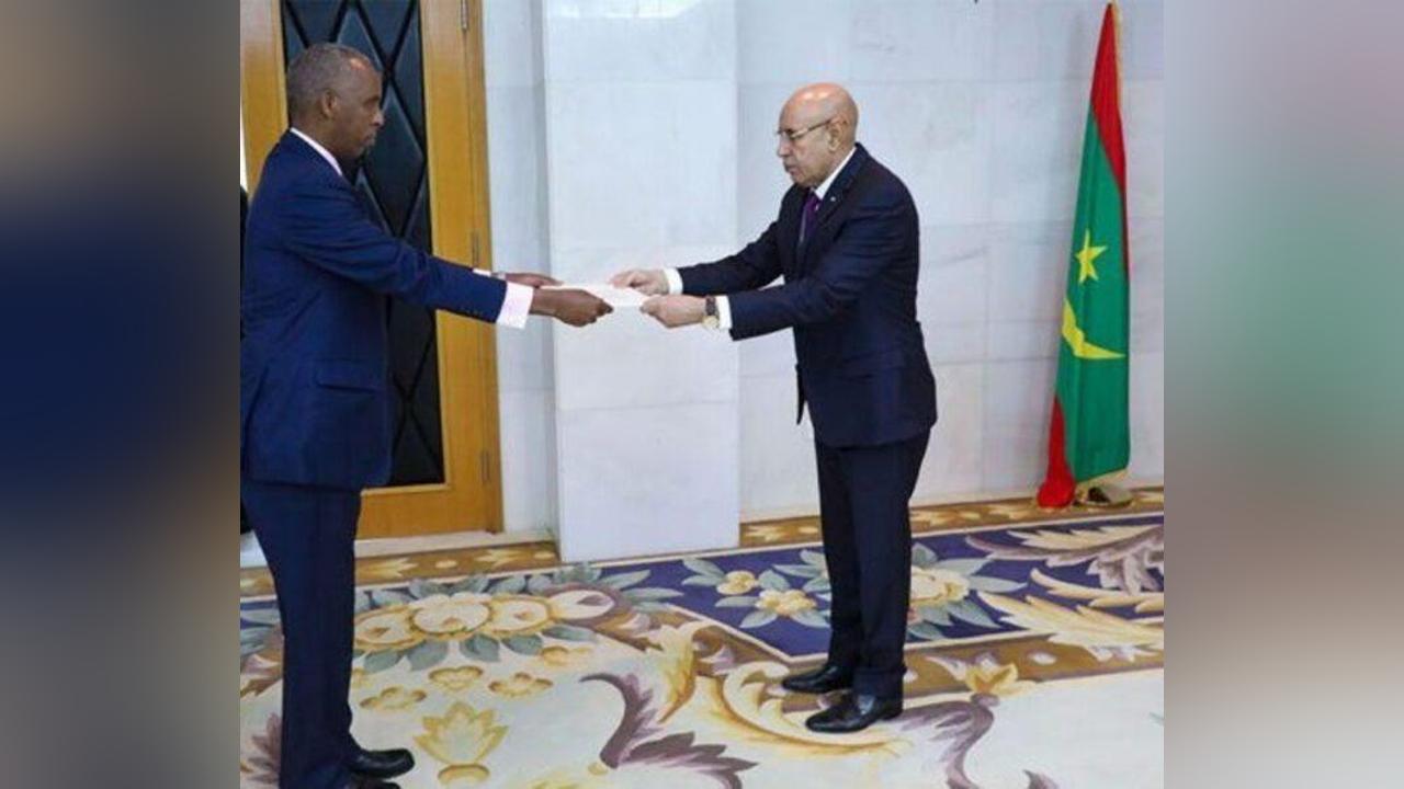 L’ambassadeur Douhour présente ses lettres de créances au Président de la République Islamique de Mauritanie