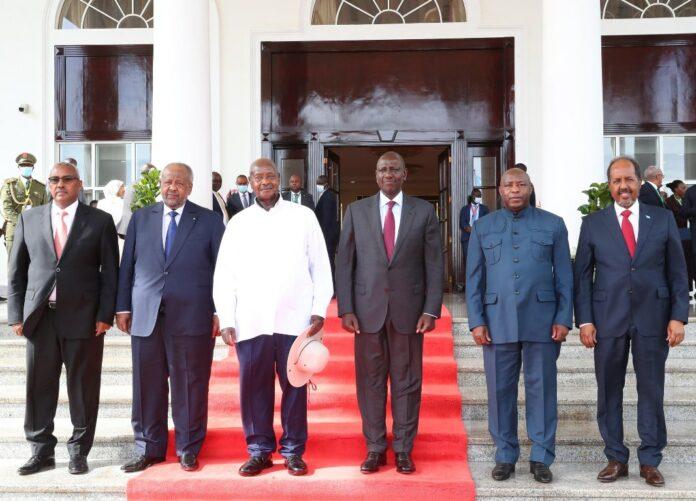 Aux côtés des dirigeants des pays contributeurs de l’ATMIS, le Président Guelleh a pris part au sommet de Kampala Aux côtés des dirigeants des pays contributeurs de l’ATMIS, le Président Guelleh a pris part au sommet de Kampala