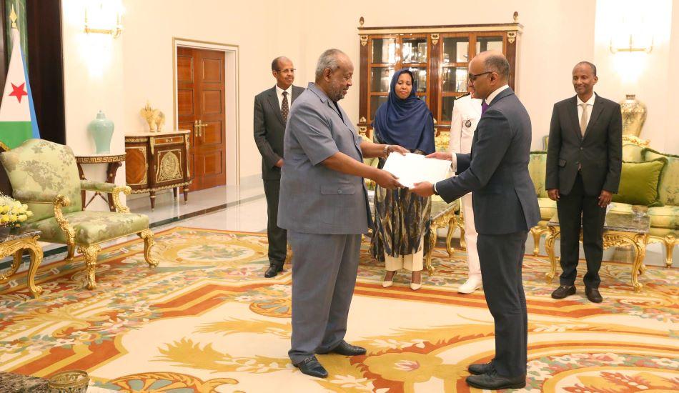 Le Chef de l’Etat reçoit les Lettres de Créances du nouvel ambassadeur du Royaume-Uni à Djibouti
