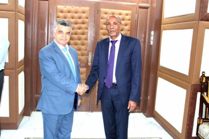 Le ministre du Travail reçoit l’ambassadeur de l’Algérie à Djibouti
