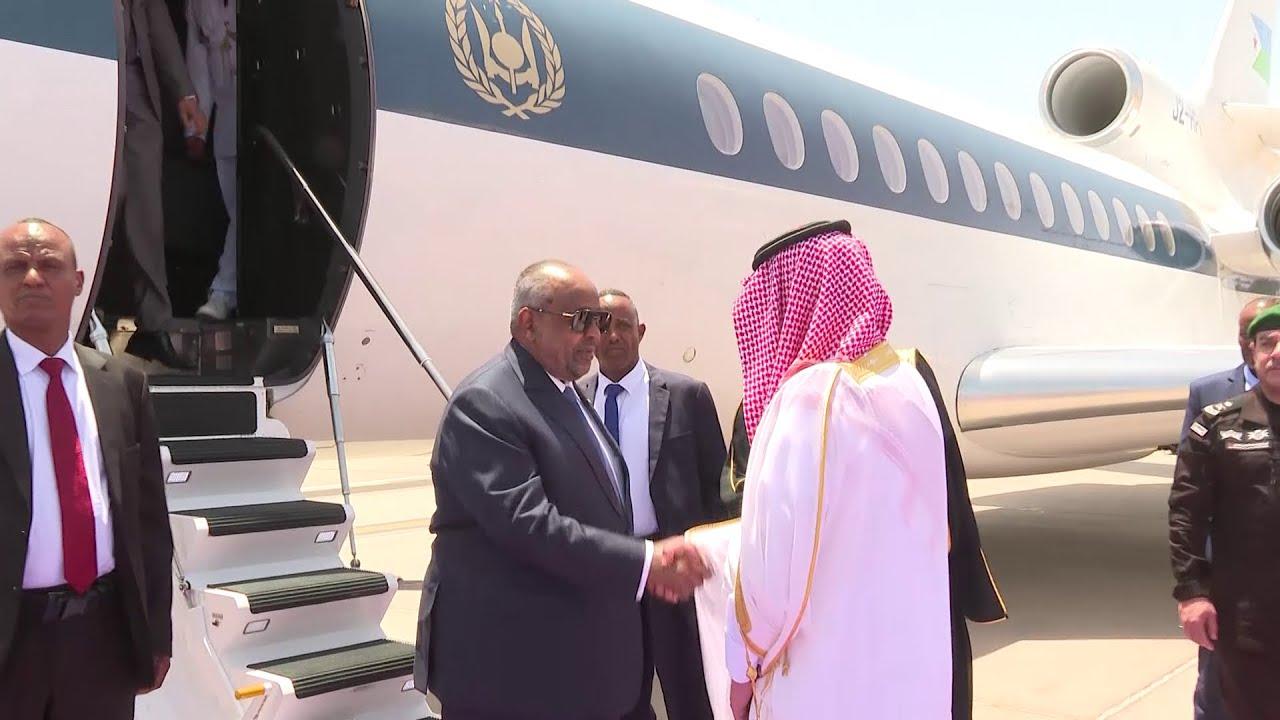 Accueil chaleureux pour le président Guelleh lors de son arrivée à Djeddah.