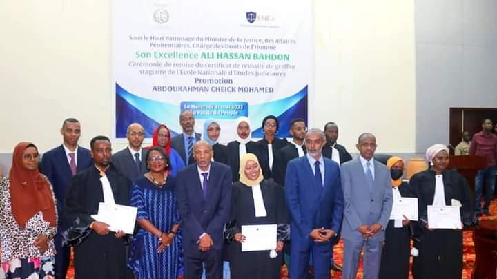 Le ministre de la Justice préside une cérémonie de remise de certificats à des greffiers stagiaires de l'école nationale d'études judiciaires Le ministre de la Justice préside une cérémonie de remise de certificats à des greffiers stagiaires de l'école nationale d'études judiciaires