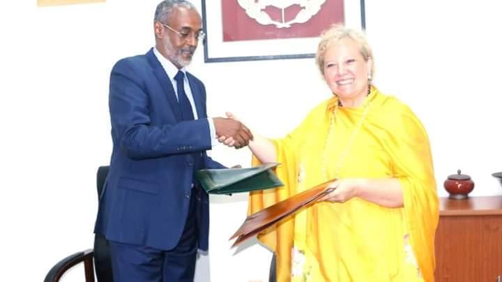 Signature d’un plan de travail entre le ministre de la Justice et la représentante de l’Unicef â Djibouti Signature d’un plan de travail entre le ministre de la Justice et la représentante de l’Unicef â Djibouti