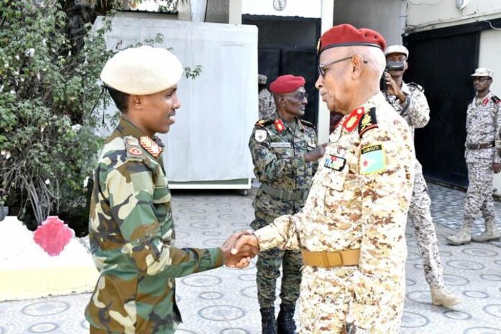 Le CEMGA reçoit le Chef d’État-major de l’armée somalienne Le CEMGA reçoit le Chef d’État-major de l’armée somalienne