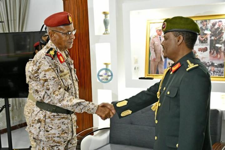 Le chef d’état-major général des Armées reçoit le chef principal du renseignement de défense d’Ethiopie Le chef d’état-major général des Armées reçoit le chef principal du renseignement de défense d’Ethiopie