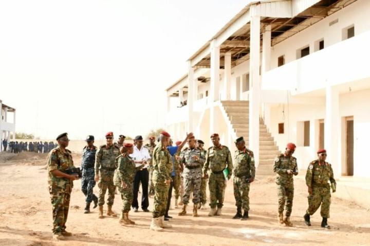 FAD : Visite d’inspection du CEMGA à la caserne de la compagnie commando-para, en cours de rénovation FAD : Visite d’inspection du CEMGA à la caserne de la compagnie commando-para, en cours de rénovation
