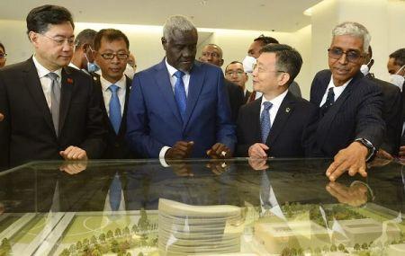 En Afrique, la Chine rafle 31 % des projets d’infrastructures, contre 12 % pour les puissances occidentales En Afrique, la Chine rafle 31 % des projets d’infrastructures, contre 12 % pour les puissances occidentales