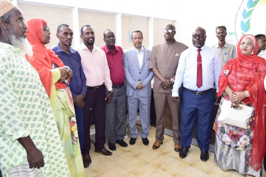 Le maire de la ville de Djibouti, accompagné du préfet de la ville, visite les communes de Boulaos et de Balbala Le maire de la ville de Djibouti, accompagné du préfet de la ville, visite les communes de Boulaos et de Balbala