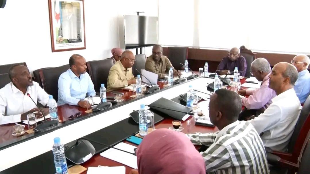 Le Premier ministre préside une réunion axée sur le projet d'embellissement de la ville de Djibouti et des cinq régions de l'intérieur Le Premier ministre préside une réunion axée sur le projet d'embellissement de la ville de Djibouti et des cinq régions de l'intérieur