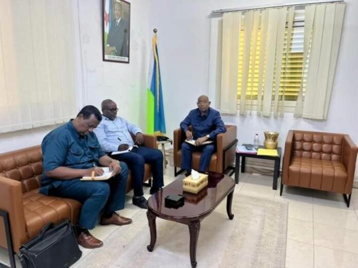 Réunion de travail entre le ministre de la décentralisation et les présidents des communes de la ville de Djibouti Réunion de travail entre le ministre de la décentralisation et les présidents des communes de la ville de Djibouti