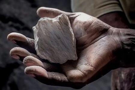 Dans la course au contrôle des minerais critiques, la Chine met désormais le cap sur l'Afrique et l'Amérique latine Dans la course au contrôle des minerais critiques, la Chine met désormais le cap sur l'Afrique et l'Amérique latine