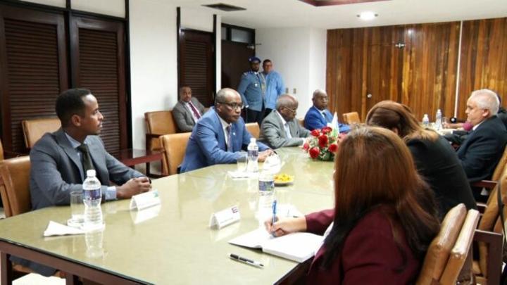 Rencontre du Premier ministre Abdoulkader Kamil Mohamed avec le chef du département des relations extérieures du PCC Rencontre du Premier ministre Abdoulkader Kamil Mohamed avec le chef du département des relations extérieures du PCC
