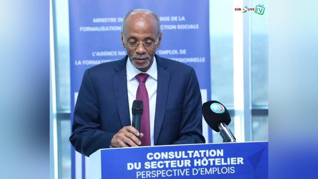 Le ministre du Travail préside un réunion de consultation axée sur les perspectives d'emploi dans le secteur de l'hôtellerie Le ministre du Travail préside un réunion de consultation axée sur les perspectives d'emploi dans le secteur de l'hôtellerie