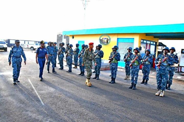 Visite du chef d’état-major général des armées à l’escale de la marine Visite du chef d’état-major général des armées à l’escale de la marine