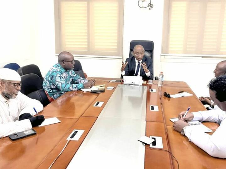 Les déchets urbains au cœur des discussions entre le ministre de la Décentralisation et les 3 présidents des communes de la ville de Djibouti Les déchets urbains au cœur des discussions entre le ministre de la Décentralisation et les 3 présidents des communes de la ville de Djibouti