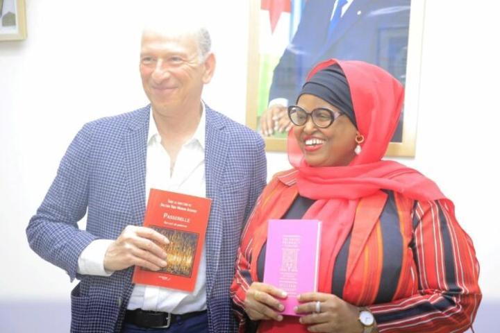 Dr Hibo Moumin Assoweh reçoit le célèbre poète britannique Stephen Sieghart