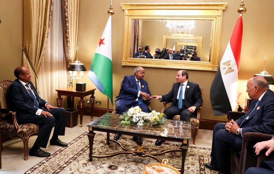 Le chef de l’Etat djiboutien s’entretient à Manama (Bahreïn) avec les présidents égyptien Al-Sissi et libyen Al-Manfi Le chef de l’Etat djiboutien s’entretient à Manama (Bahreïn) avec les présidents égyptien Al-Sissi et libyen Al-Manfi