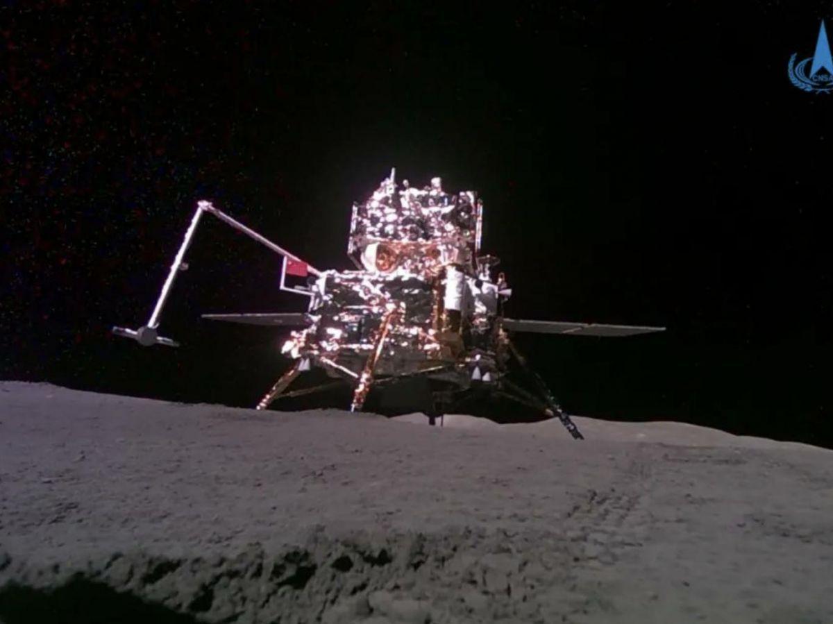 Chang'e 6 : les premiers échantillons collectés sur la face cachée de la Lune sont en route vers la Terre Chang'e 6 : les premiers échantillons collectés sur la face cachée de la Lune sont en route vers la Terre