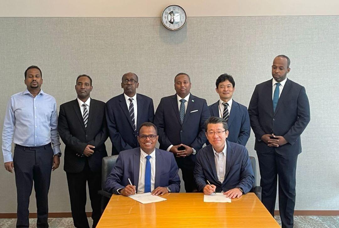 Signature d'un important procès-verbal d'entente à Tokyo entre la JICA et l'ODDEG sur la confirmation du réservoir intermédiaire du site de Fialé, au lac Assal Signature d'un important procès-verbal d'entente à Tokyo entre la JICA et l'ODDEG sur la confirmation du réservoir intermédiaire du site de Fialé, au lac Assal