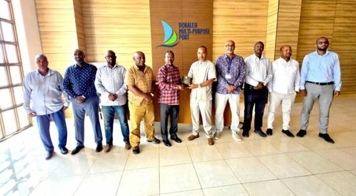 Le géant de la logistique Doraleh Multipurpose Port (DMP) est une solution multimodale de référence et un leader de l’Afrique de l’Est pour sa cadence de déchargement et livraison record d’engrais Le géant de la logistique Doraleh Multipurpose Port (DMP) est une solution multimodale de référence et un leader de l’Afrique de l’Est pour sa cadence de déchargement et livraison record d’engrais