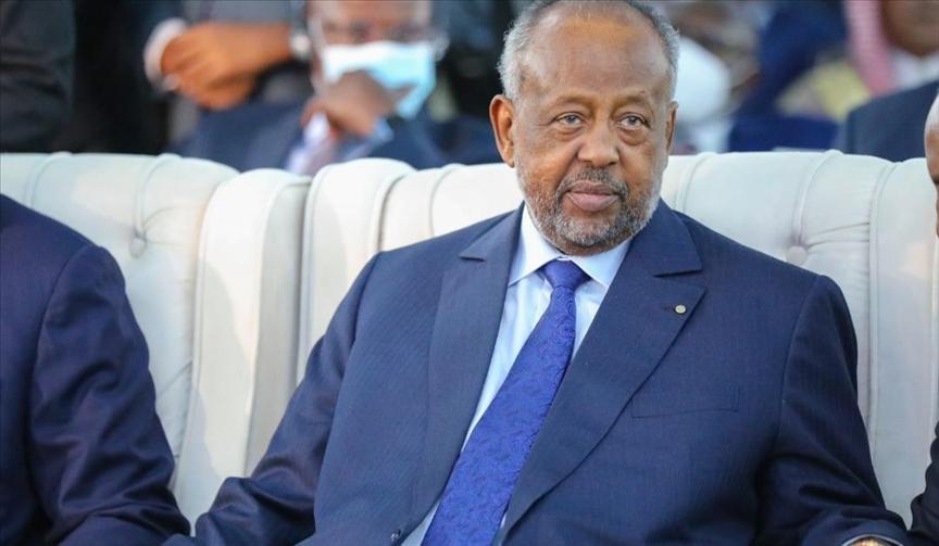 Macron et Guelleh s'entretiennent pour « renforcer le partenariat stratégique » entre la France et Djibouti Macron et Guelleh s'entretiennent pour « renforcer le partenariat stratégique » entre la France et Djibouti