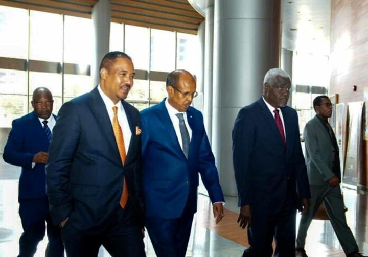Investiture du Président de la Commission de l’Union Africaine, SEM Mahmoud Ali Youssouf : Un homme, un continent, une destinée Dossier réalisé par A.A.-MAHE Investiture du Président de la Commission de l’Union Africaine, SEM Mahmoud Ali Youssouf : Un homme, un continent, une destinée Dossier réalisé par A.A.-MAHE