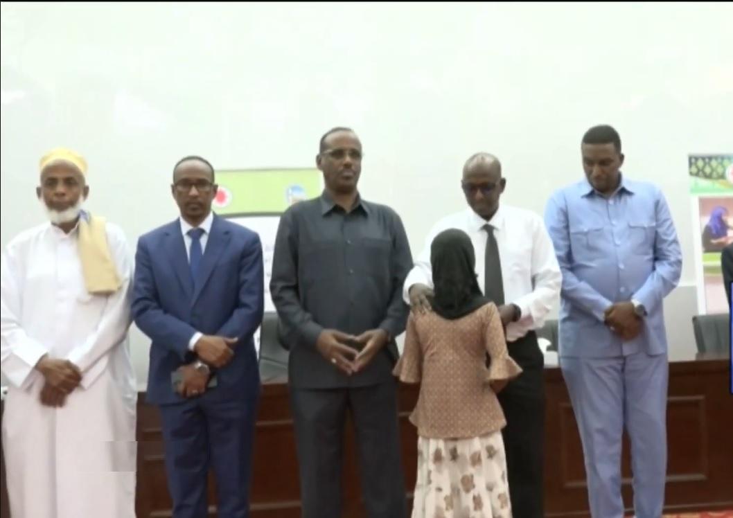 Diwan de la Zakat : Plus de 400 orphelins de la commune de Boulaos reçoivent une aide financière de 30 000 FDJ chacun Diwan de la Zakat : Plus de 400 orphelins de la commune de Boulaos reçoivent une aide financière de 30 000 FDJ chacun