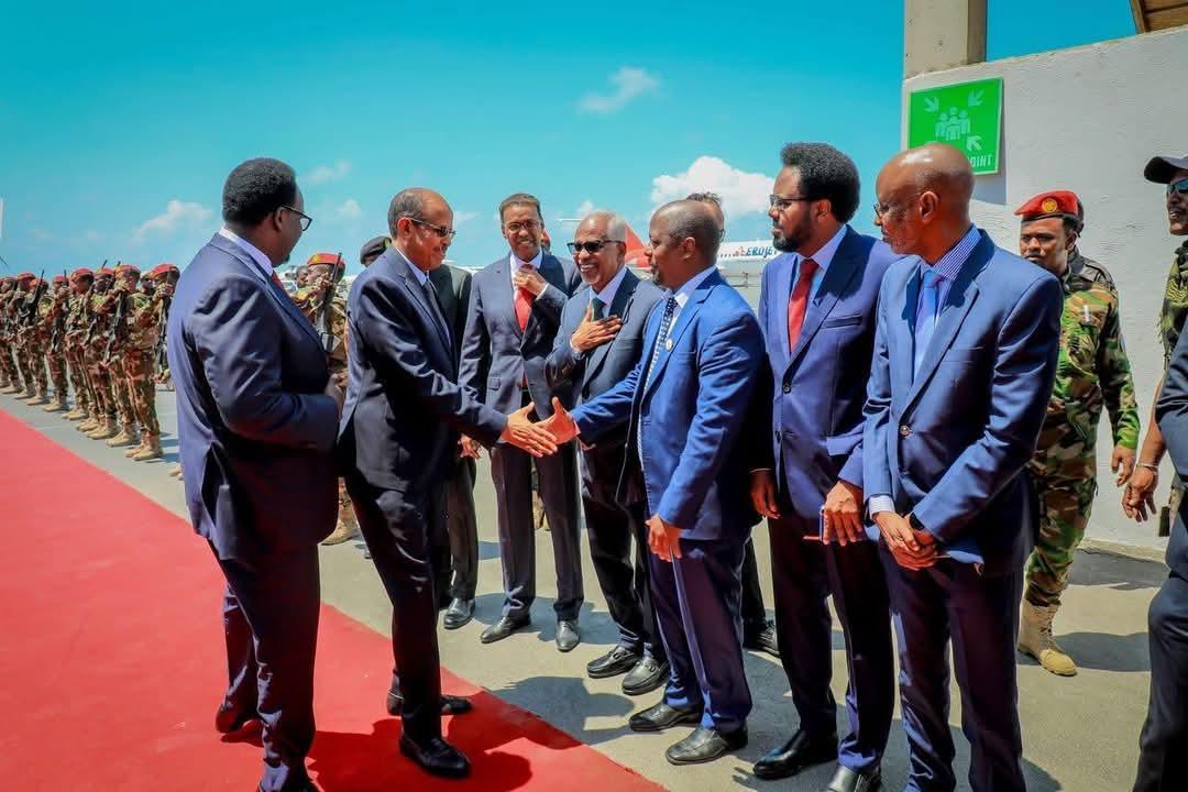 Somalie : Le président de l’Union africaine Mahmoud Ali Youssouf en visite à Mogadiscio