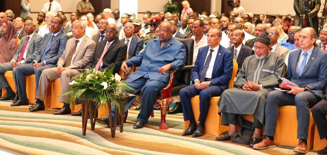 Le Président Guelleh inaugure les travaux de la 2ème édition du sommet de Djibouti sur le changement climatique, la recherche et la résilience (2CR2) Le Président Guelleh inaugure les travaux de la 2ème édition du sommet de Djibouti sur le changement climatique, la recherche et la résilience (2CR2)