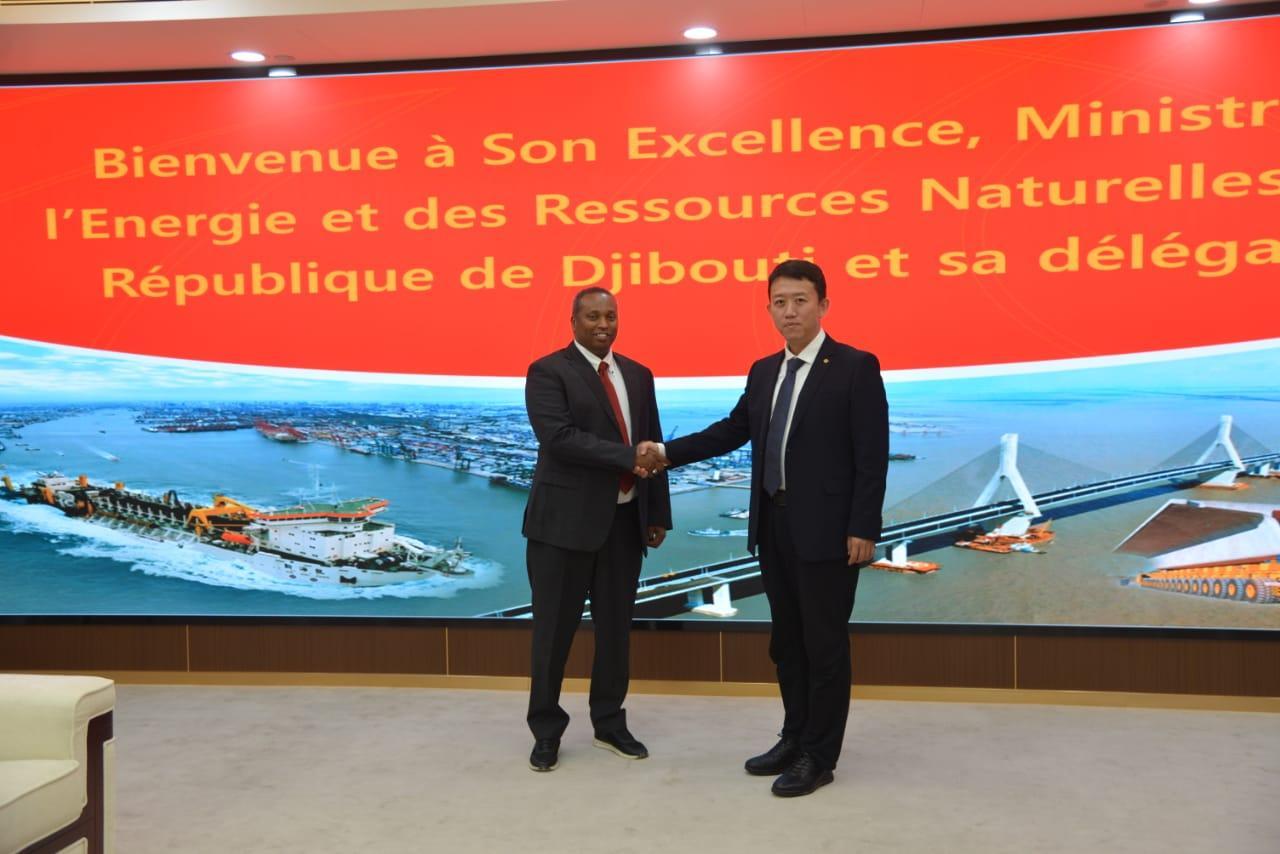 Le ministre Yonis Ali Guedi reçu à Pékin par les dirigeants du groupe China First Highway Engineering Co. Ltd (CFHEC) Le ministre Yonis Ali Guedi reçu à Pékin par les dirigeants du groupe China First Highway Engineering Co. Ltd (CFHEC)