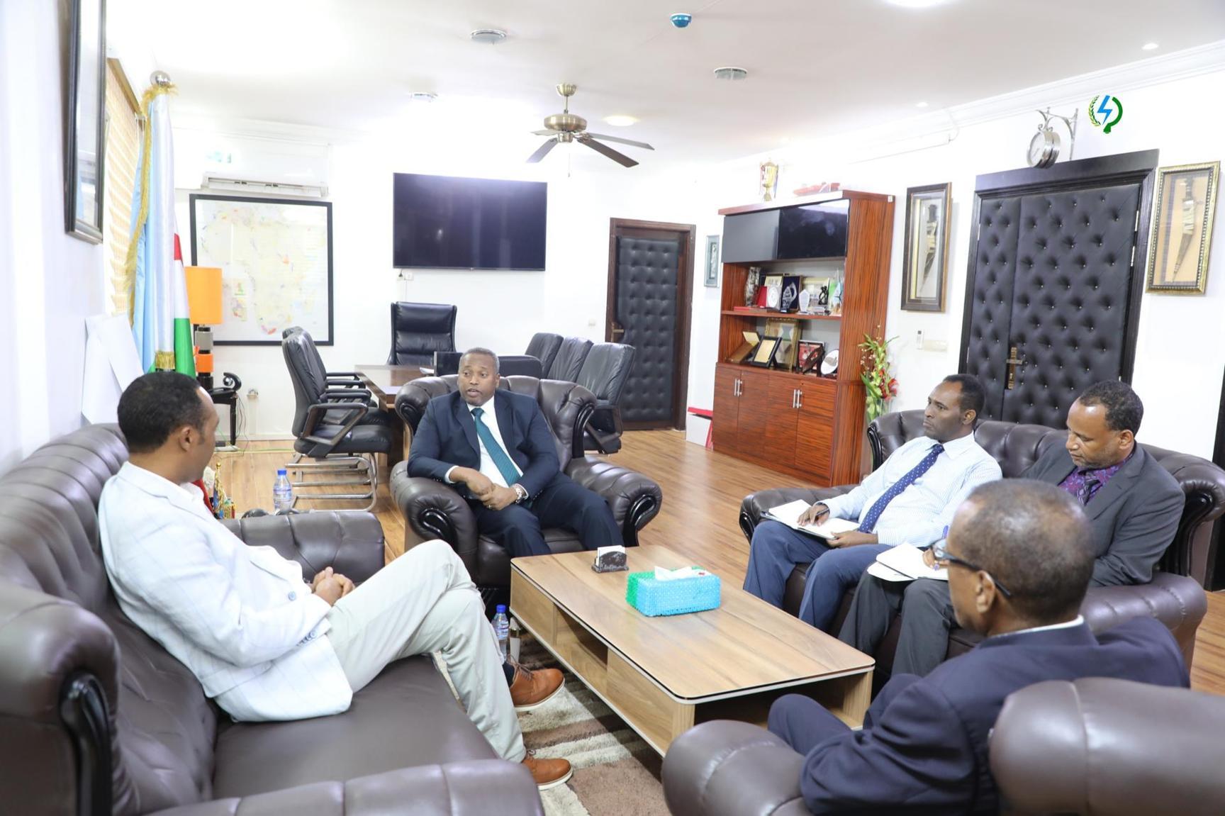 Le ministre Yonis Ali Guedi reçoit son homologue éthiopien des Mines, en visite officielle à Djibouti Le ministre Yonis Ali Guedi reçoit son homologue éthiopien des Mines, en visite officielle à Djibouti