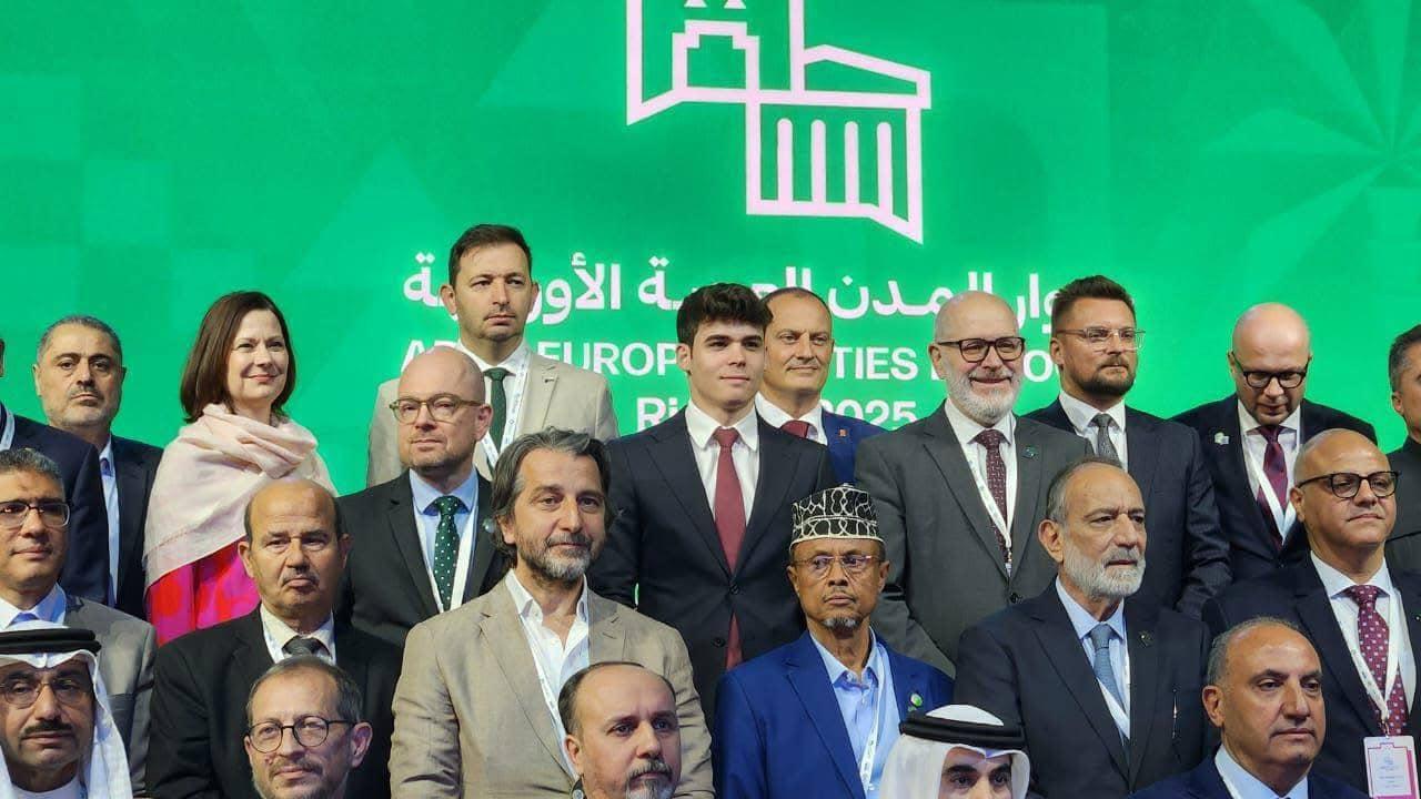 Le maire de Djibouti-ville porte la voix des villes du Sud au premier Forum arabo-européen à Ryad, en Arabie-Saoudite Le maire de Djibouti-ville porte la voix des villes du Sud au premier Forum arabo-européen à Ryad, en Arabie-Saoudite