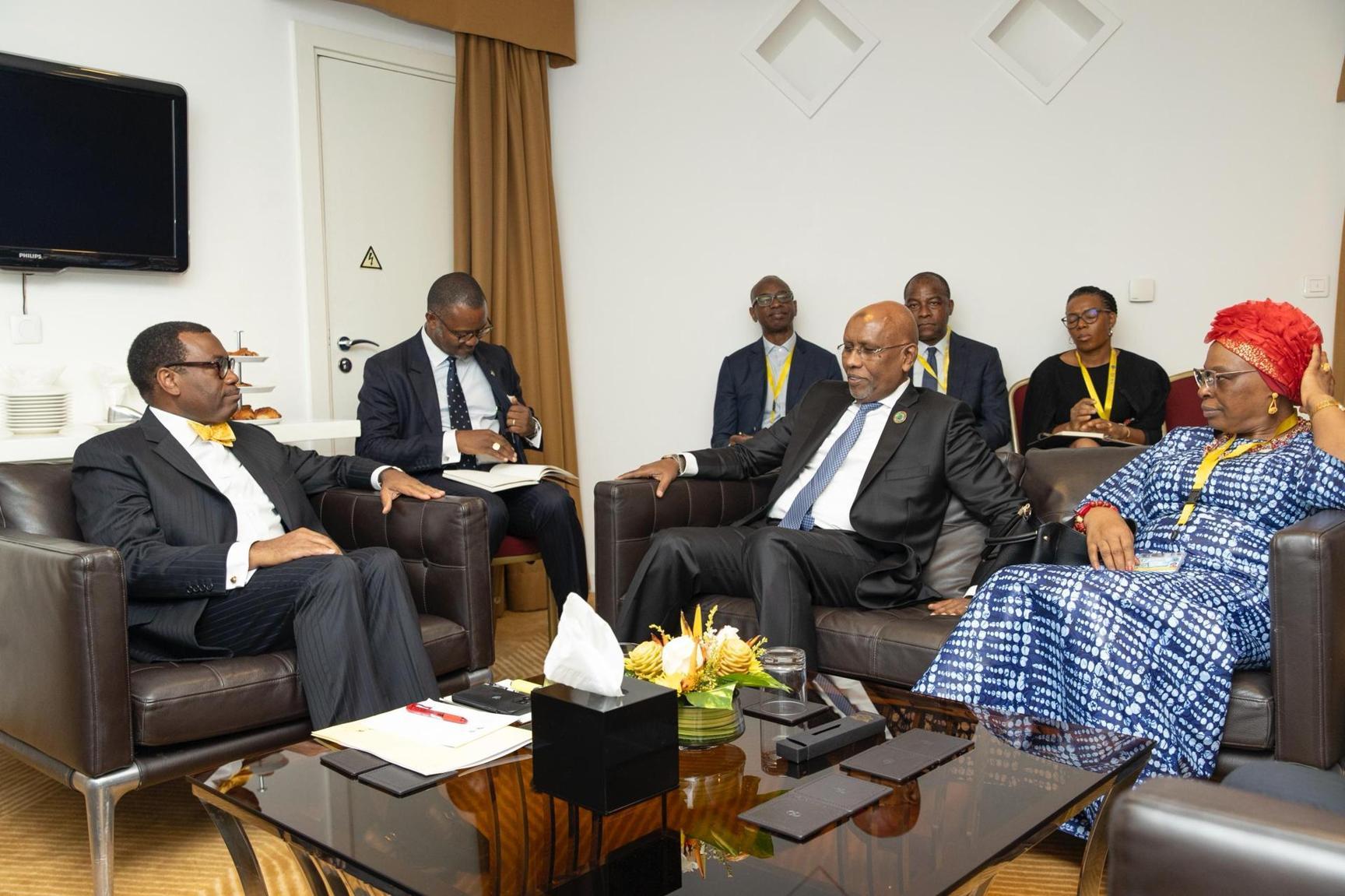 A Abidjan, la délégation djiboutienne conduite par le ministre Dawaleh s'entretient avec le président sortant de la BAD A Abidjan, la délégation djiboutienne conduite par le ministre Dawaleh s'entretient avec le président sortant de la BAD