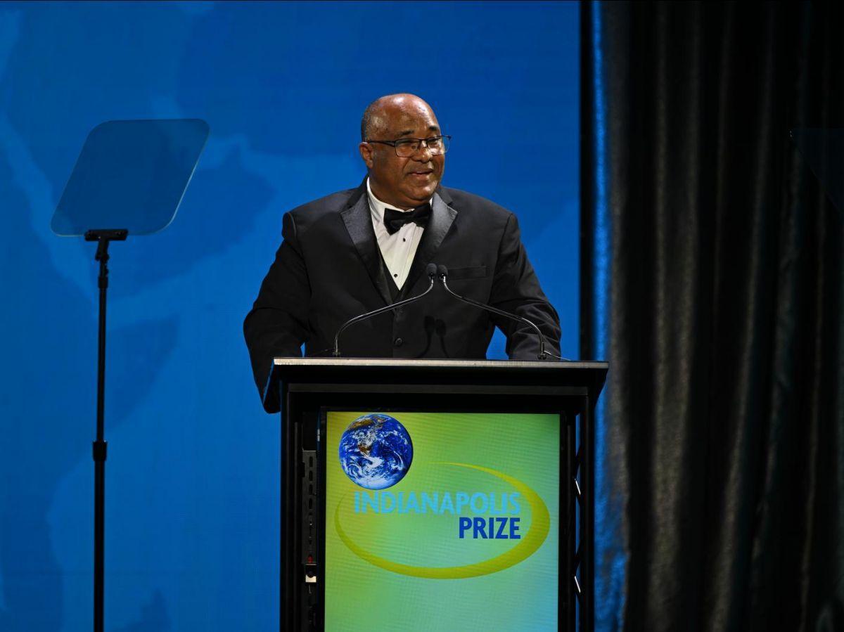 Nobel de la Conservation Animale Pour Dr René de Roland Nobel de la Conservation Animale Pour Dr René de Roland