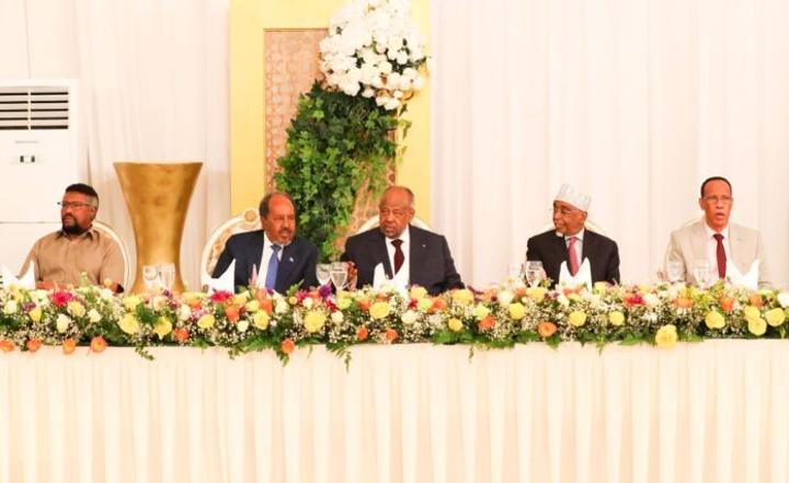 Dîner d'État: Djibouti et Somalie Célébrent 25 Ans Dîner d'État: Djibouti et Somalie Célébrent 25 Ans