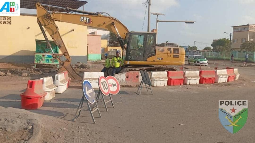 Fermeture Route Cimetière Ambouli, Double Sens Opposé Fermeture Route Cimetière Ambouli, Double Sens Opposé