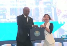 Secrétaire d’État aux Investissements à une Conférence Internationale Secrétaire d'État aux Investissements à une Conférence Internationale