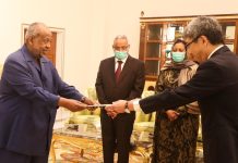 Guelleh Reçoit Lettres de Créances de Nouveaux Ambassadeurs Guelleh Reçoit Lettres de Créances de Nouveaux Ambassadeurs
